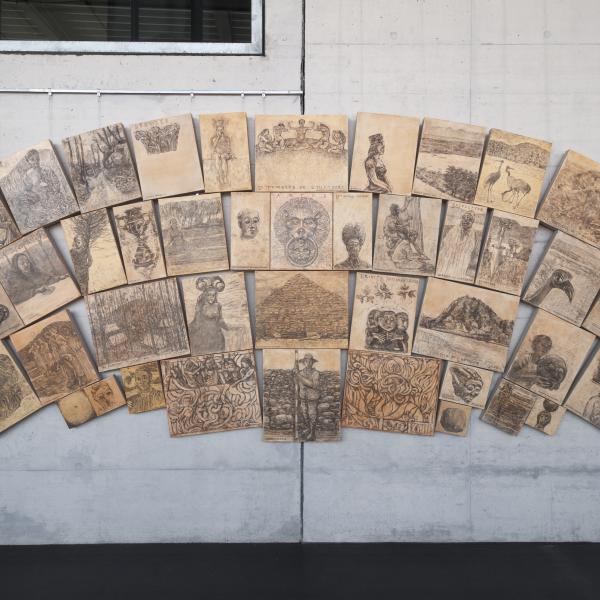 Augustin Pasquier, Tumulus, 2011-2012, installation de 70 toiles, tempera et fusain sur toile de lin de différents formats, 3 x 10 m